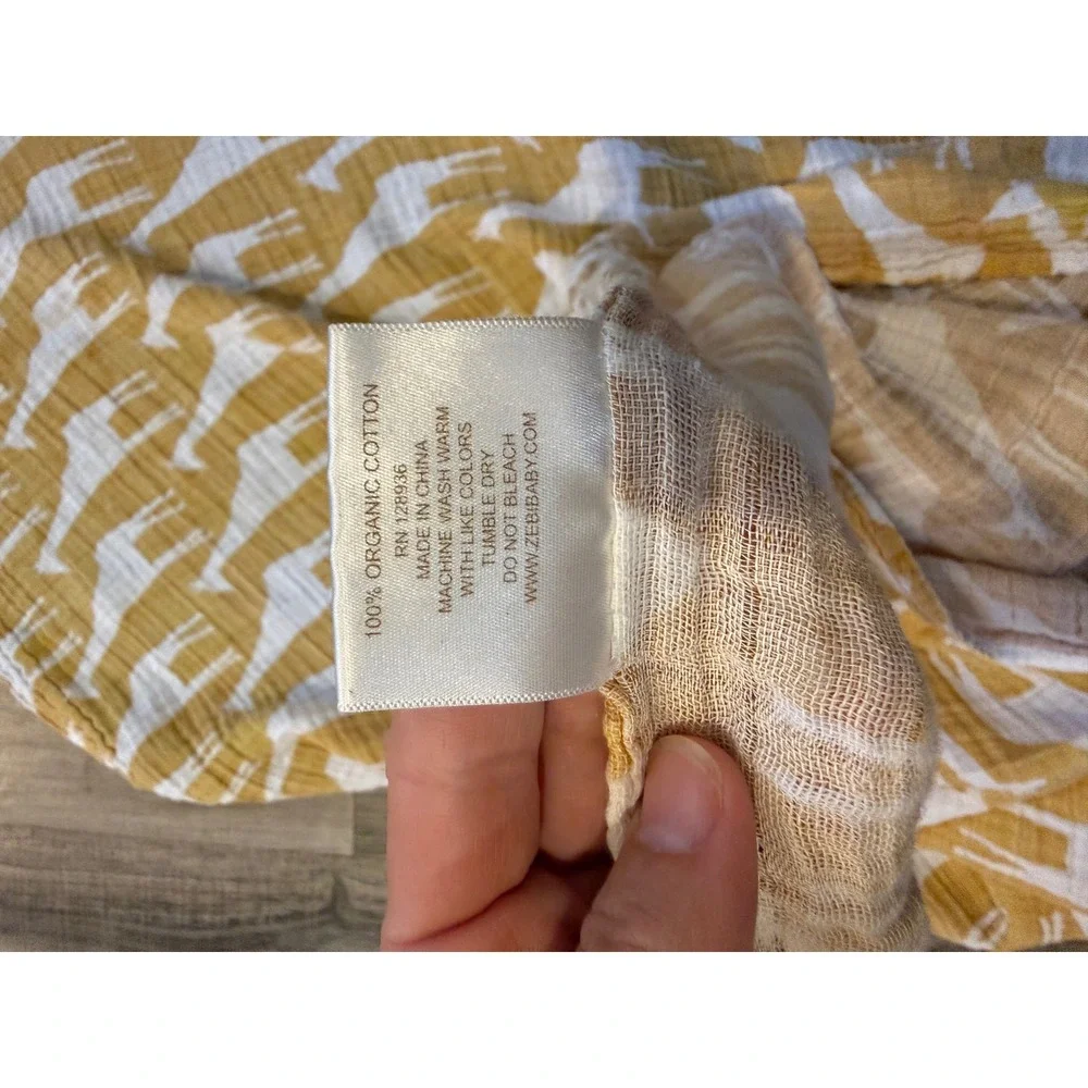 Zebi Baby Organic Cotton Muslin Swaddle Blanket Yellow Giraffe Print 44x44